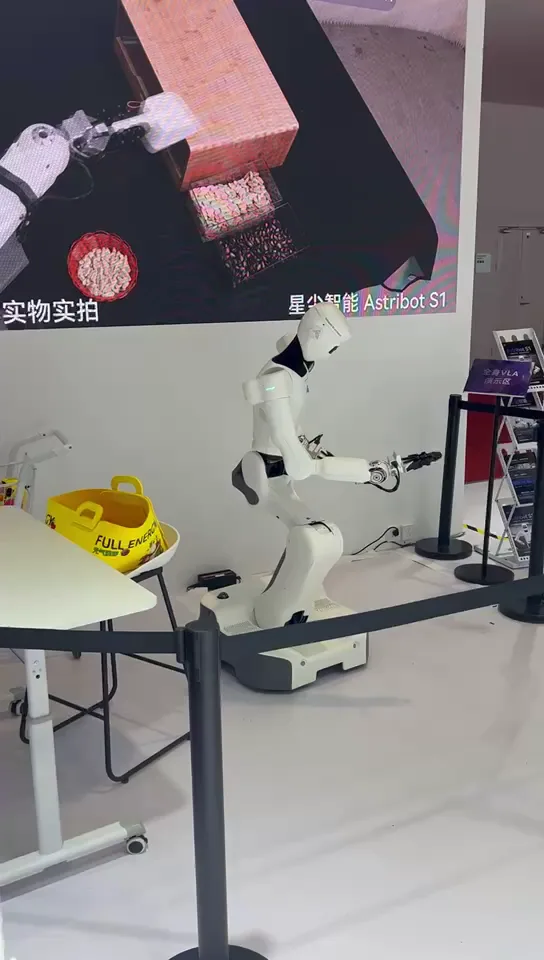 养老家政机器人案例实拍